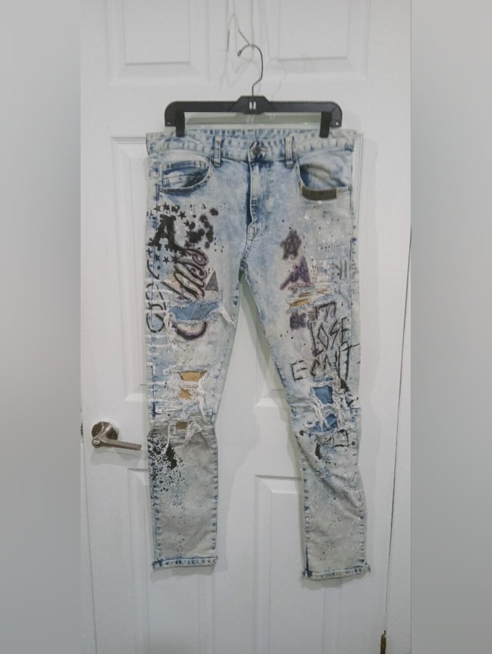Smoke Rise Skinny  Distressed Graffiti Jeans for Men